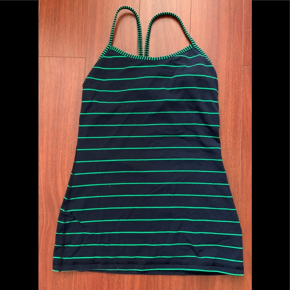 Lululemon tank with shelf bra